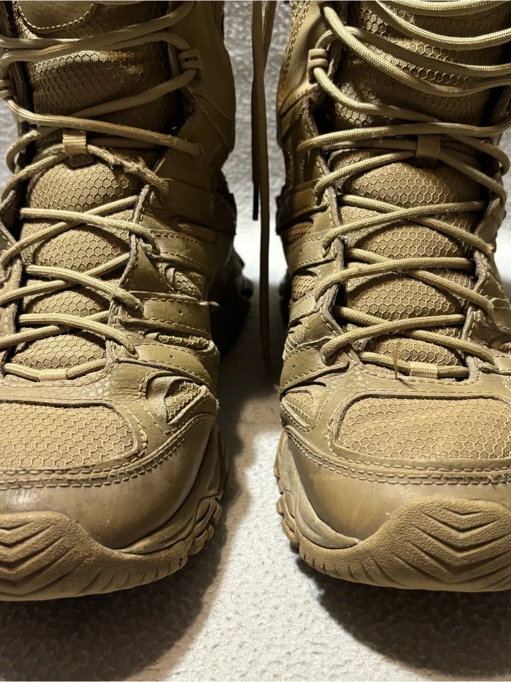 Merrell Men’s Beige Tactical Boots Size 11 Side Zipper and Lace Up